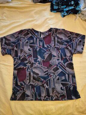 Ladies Top, size 4, abstract print. Fashion Star.